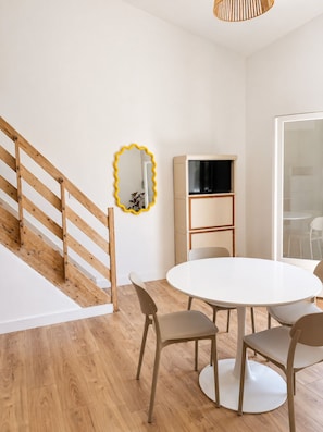 Dining - Malva Property, L'Alimea Apartment (Alata)