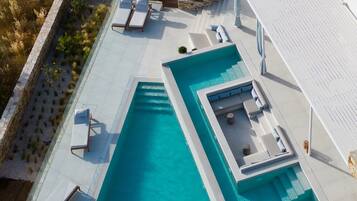 Outdoor pool, sun loungers