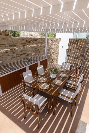 Outdoor dining - Kamari Horizon (Paros)