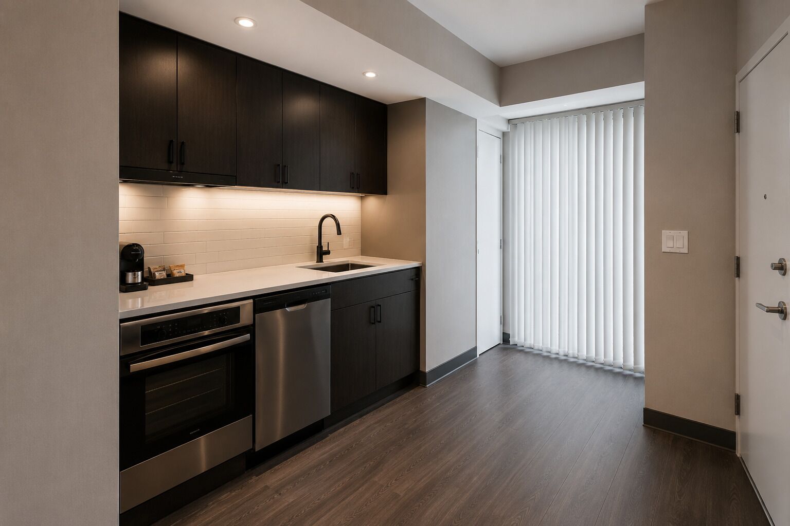 Economy Apartment | Private kitchen | Fridge, microwave, oven, stovetop