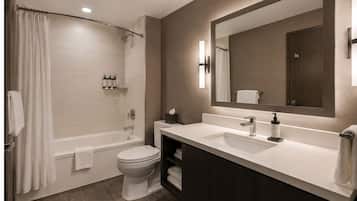 Economy Apartment | Bathroom | Free toiletries, hair dryer, towels, soap