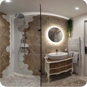 Bathroom - Vrbo Property (Grézieu-la-Varenne)