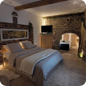 Room - Vrbo Property (Grézieu-la-Varenne)
