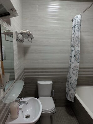 Standard Double Room | Bathroom - Welcome East Hotel (Tashkent)