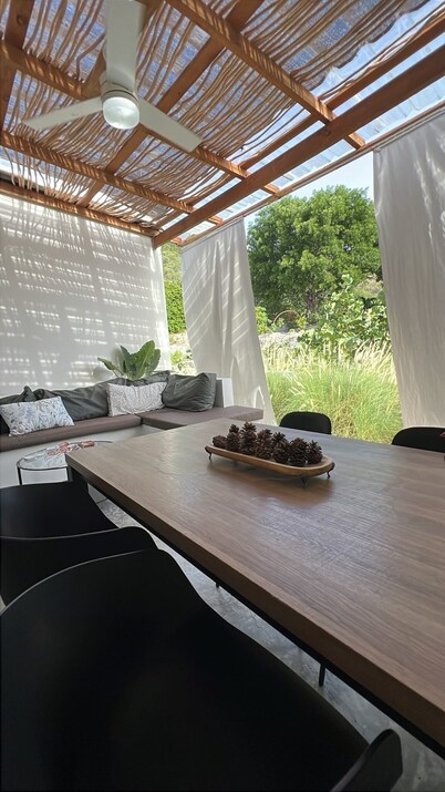 Agave Azul, a dreamer’s place in Playa Chiquita, Azúa. Come discover the