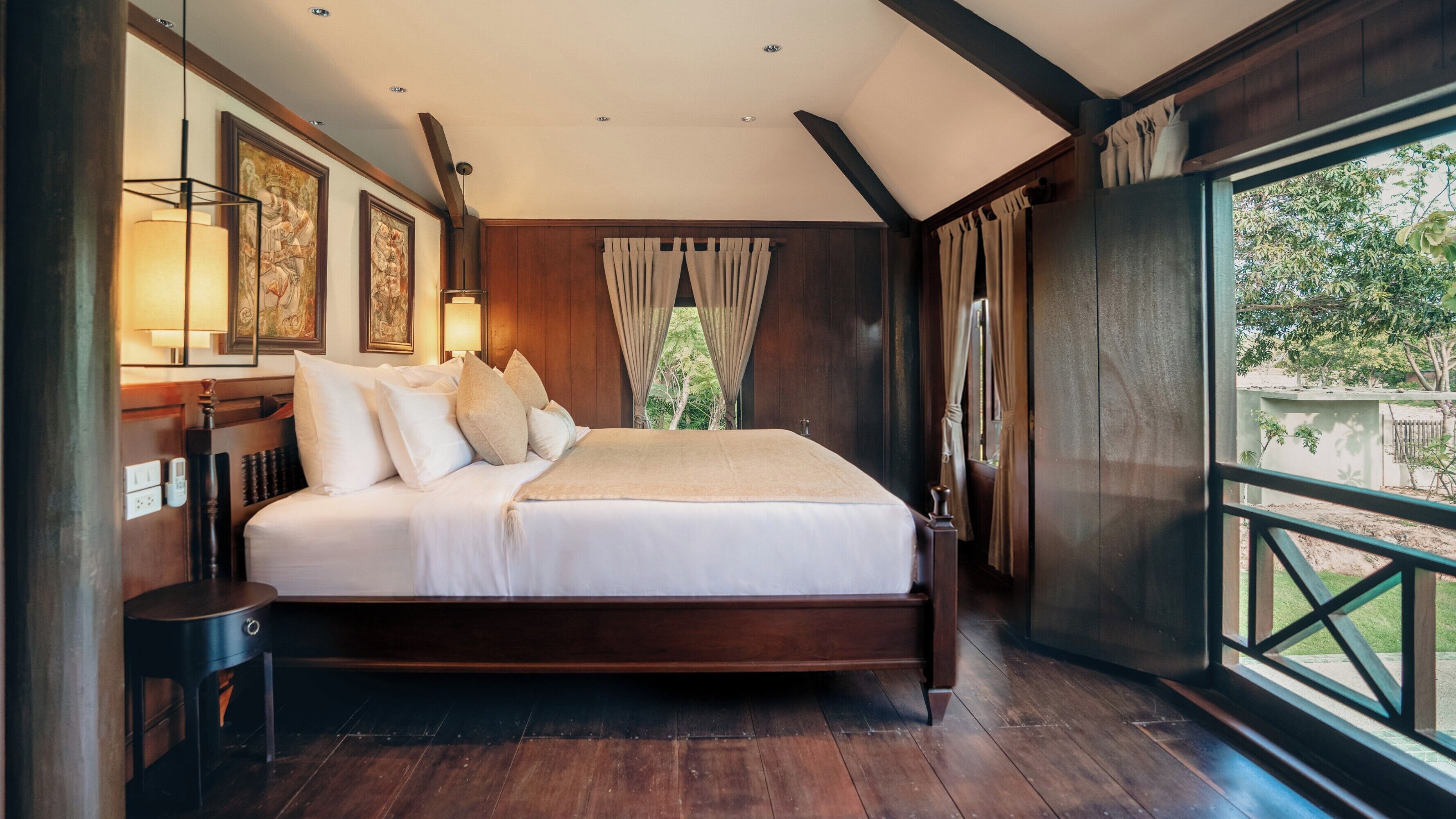 Siem Reap Villa | セーフティボックス (室内)、デスク、ノートパソコン用作業スペース、遮光カーテン