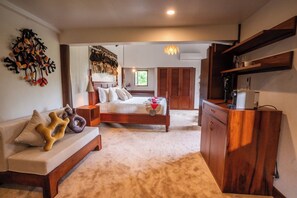 A bedroom with a bed, bedside table, and a dresser. - Hok Sokol's Villa by Ream Lek (Krong Siem Reap)