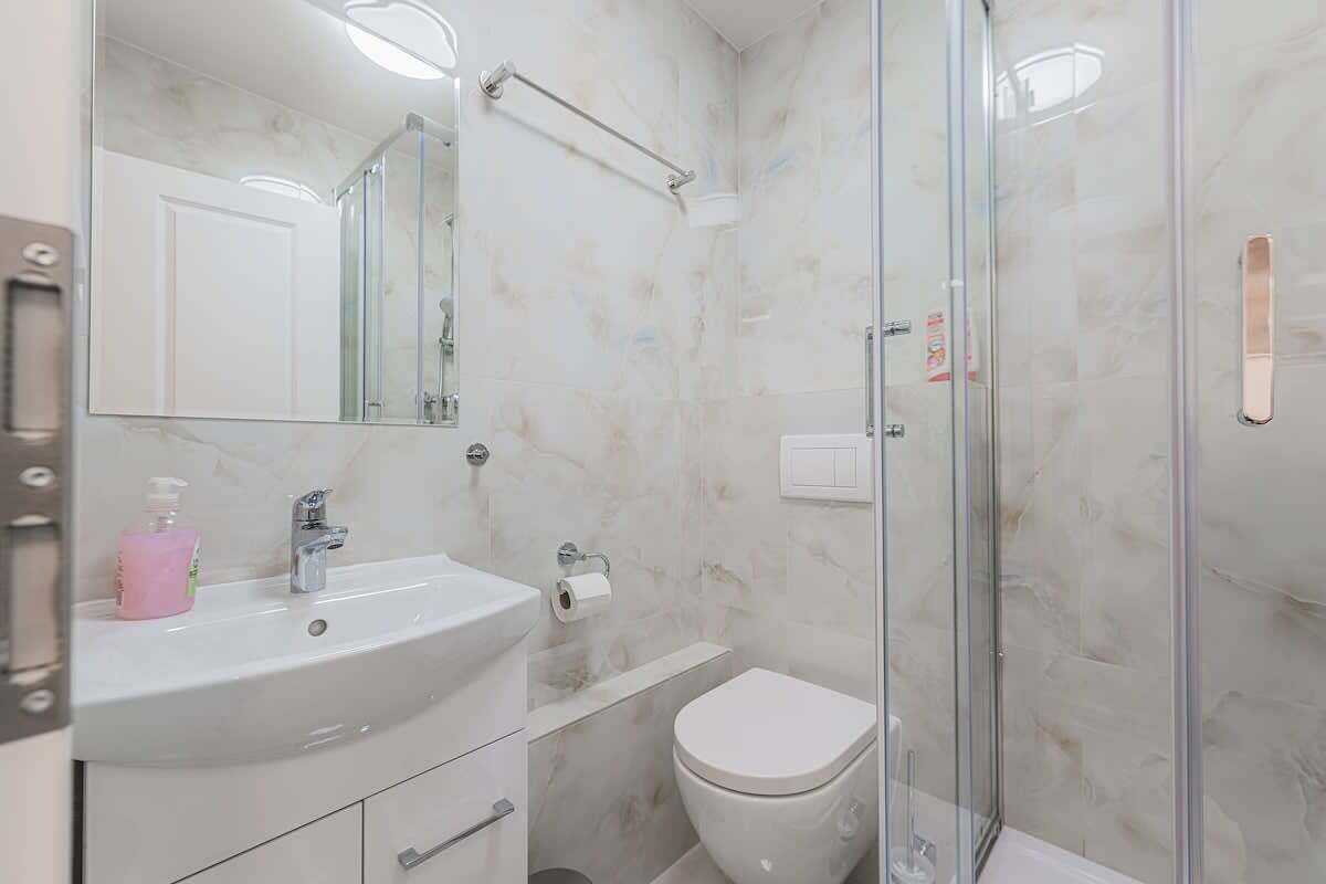 Shower, hair dryer, shampoo