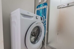 Interior - Zizkov flat/skyline views/AC/Kitchen, new bathroom (Prague)