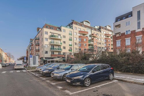 Zizkov flat/skyline views/AC/Kitchen, new bathroom