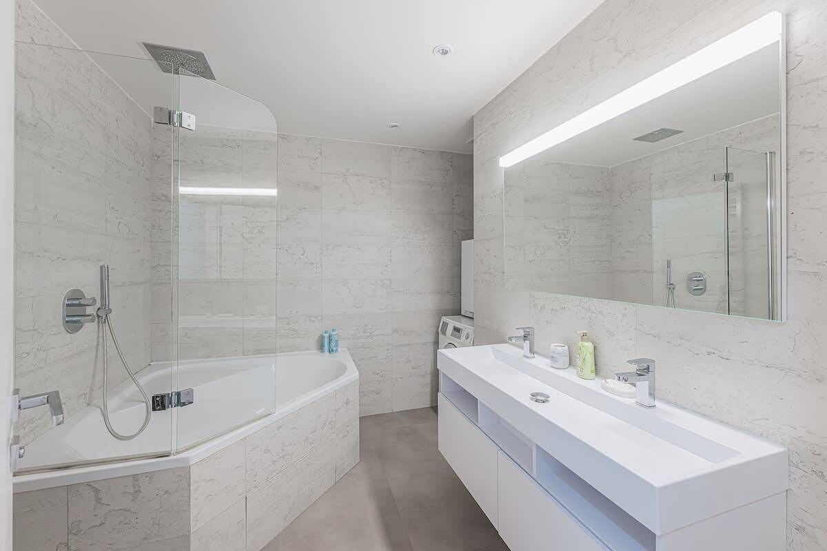 Shower, hair dryer, shampoo