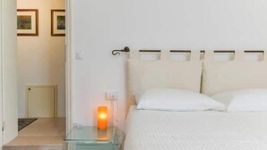 1 slaapkamer, een strijkplank/strijkijzer, wifi, beddengoed