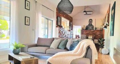 Luxurious comfort & cosy, your home away from home! Romantic getaway…