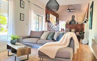Luxurious comfort & cosy, your home away from home! Romantic getaway…