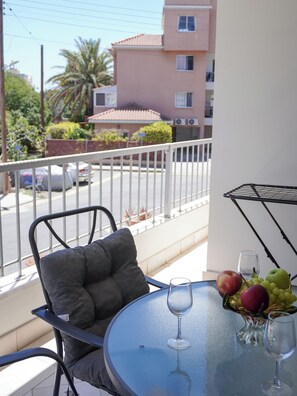Outdoor dining - Spacious apartamens nearthe mall (Pafos)