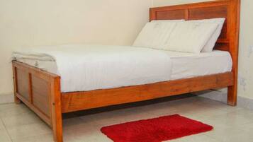 Kamar Single, Pembersihan Kamar, pemandangan danau | Meja kerja, ruang kerja ramah laptop, dan setrika/meja setrika