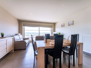 Dining - Lovely apartment for 4 people with WIFI, TV and balcony (De Panne)