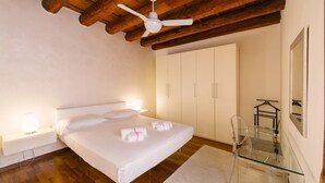 2 Schlafzimmer, Schreibtisch, Bügeleisen/Bügelbrett, kostenloses WLAN