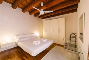 2 Schlafzimmer, Schreibtisch, Bügeleisen/Bügelbrett, kostenloses WLAN