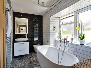Bathroom - Stunning private villa for 7 guests with WIFI (Porthleven)