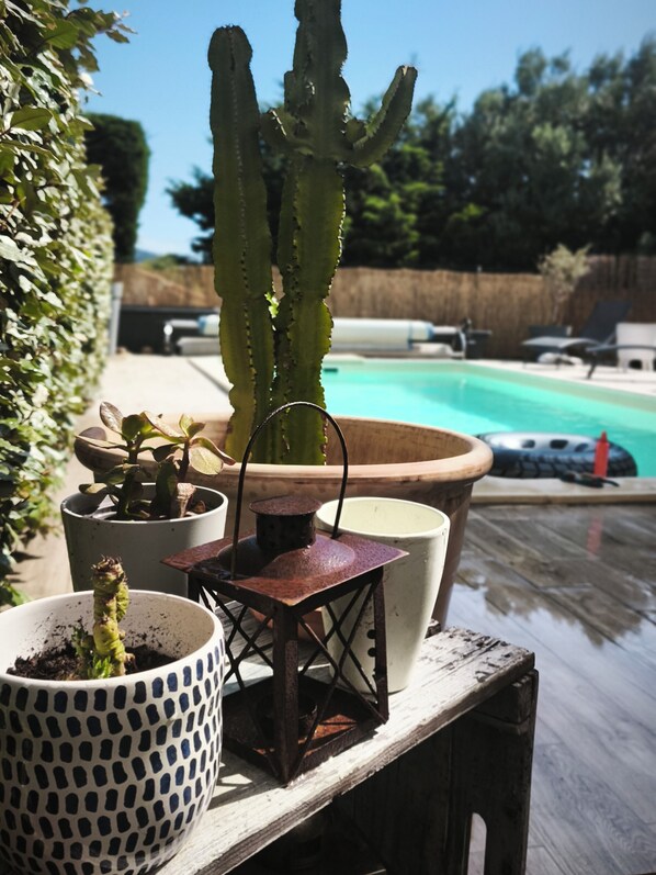 Pool - TOP FLOOR OF A 3-BEDROOM VILLA AIR CONDITIONING. PRIVATE SWIMMING POOL, BOULODROME, TABLE TENNIS. 2 KM FROM THE BEACHES (Six-Fours-les-Plages)