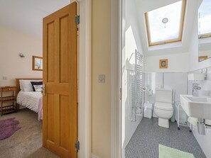Bathroom - Stunning villa for 5 guests with WIFI, TV and patio (Inverness)