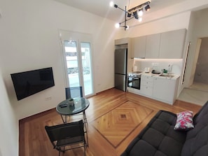 Basic-Apartment, Balkon, Stadtblick | Eigene Küche | Espressomaschine