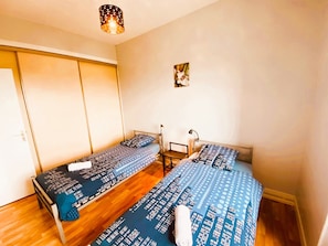 Iron/ironing board, free WiFi, bed sheets - St Flo "Le Gite du Pozon" 6 pers - 5 lits - wifi (Saint-Florentin)