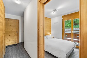 Free WiFi, bed sheets - Sandra's Farm F0 - Cozy with a Terrace, in the Center (Haute-Nendaz)