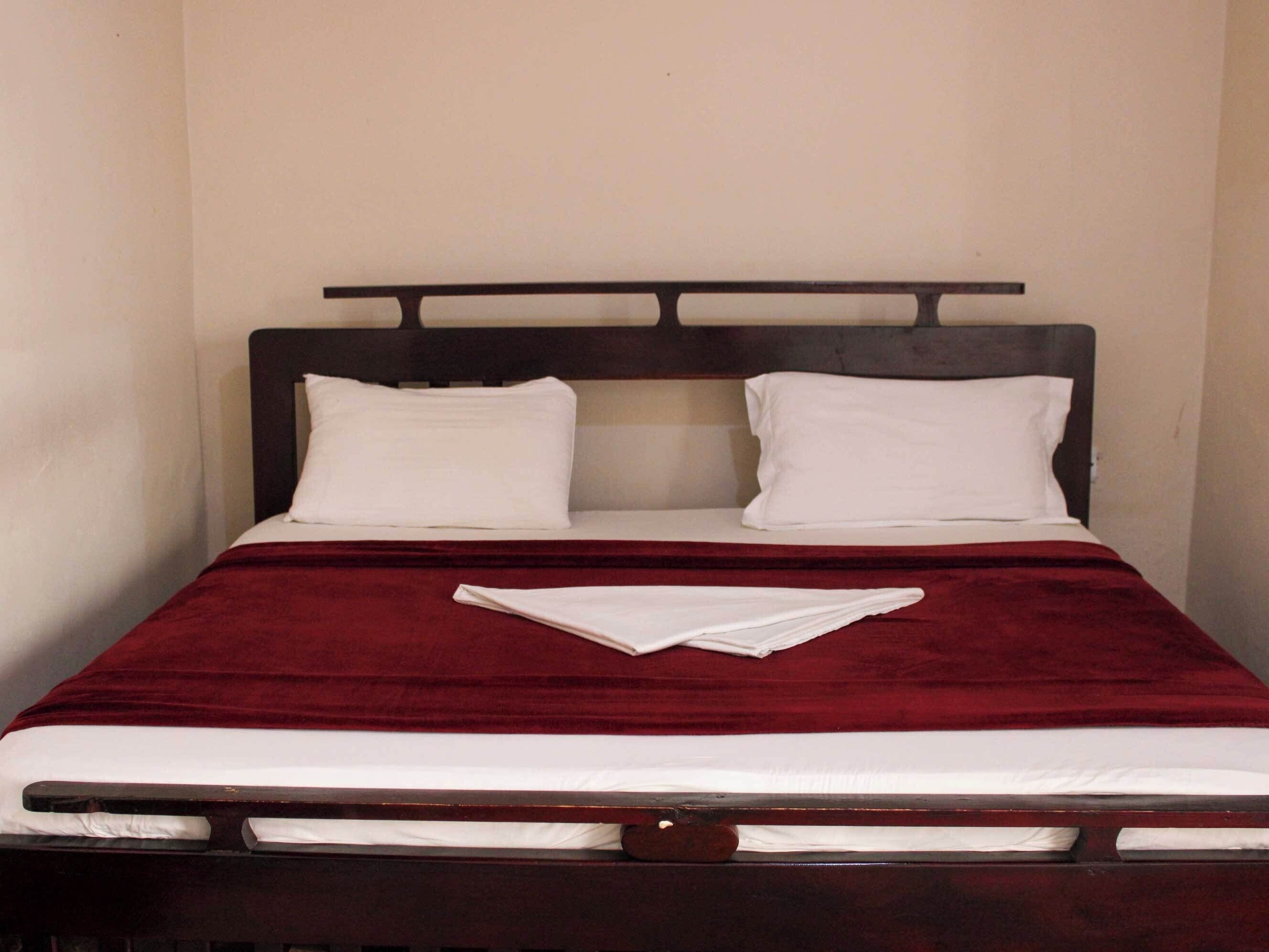 Standard Double Room | In-room safe, desk, laptop workspace, WiFi (free)