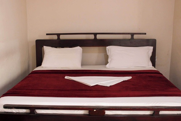 Standard Double Room | In-room safe, desk, laptop workspace, WiFi (free)