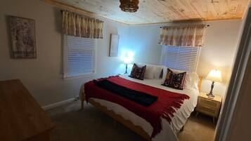 2 bedrooms, iron/ironing board, WiFi (free), bed sheets