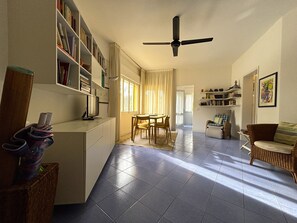 Apartment, 2 Schlafzimmer, Terrasse | Wohnzimmer