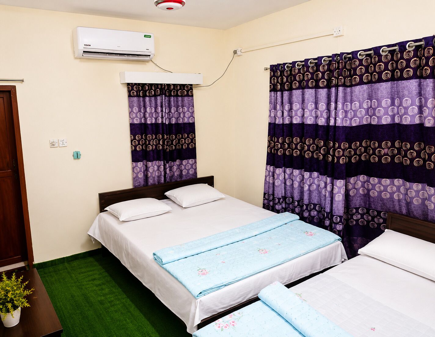 In-room safe, WiFi