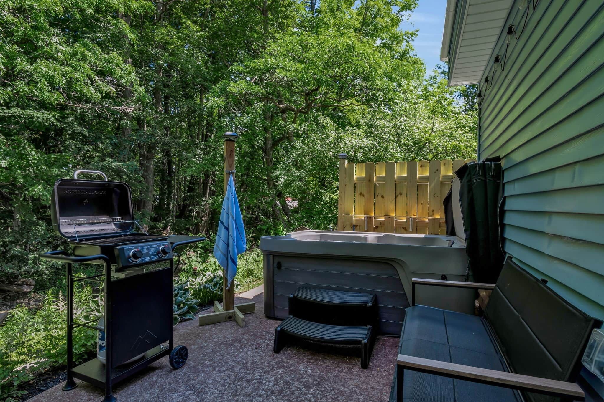 Outdoor spa tub