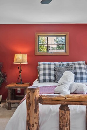 3 habitaciones, tabla de planchar con plancha y cuna de viaje 