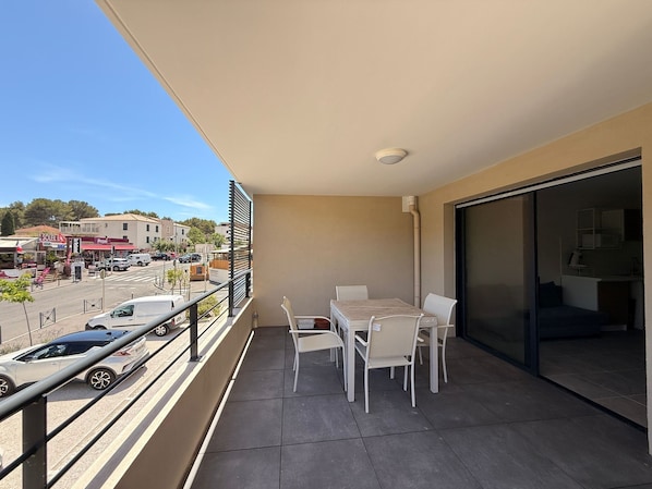 Outdoor dining - Apartment in Saint-Raphaël (Saint-Raphaël)