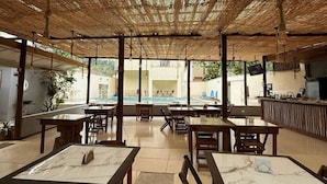 Tempat makan luar