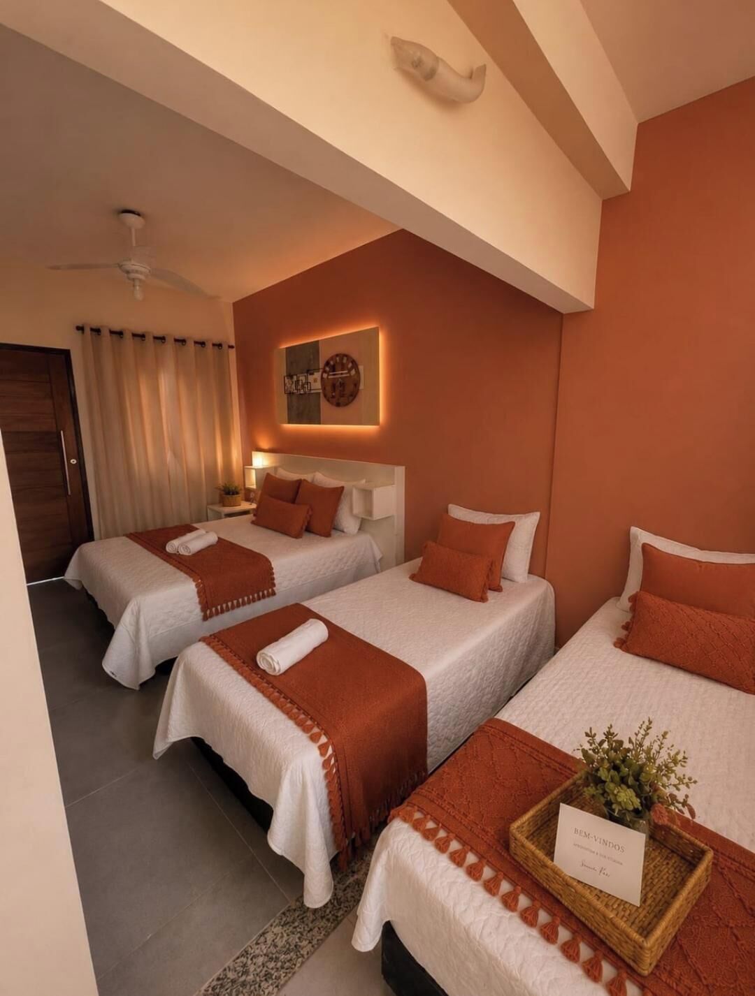 Habitación cuádruple Deluxe | Wifi gratis y ropa de cama 