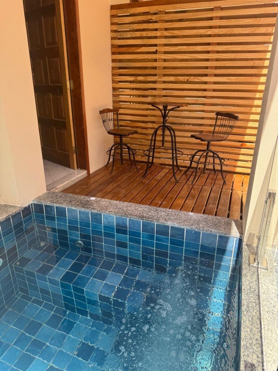 Luxury Suite | Free WiFi, bed sheets