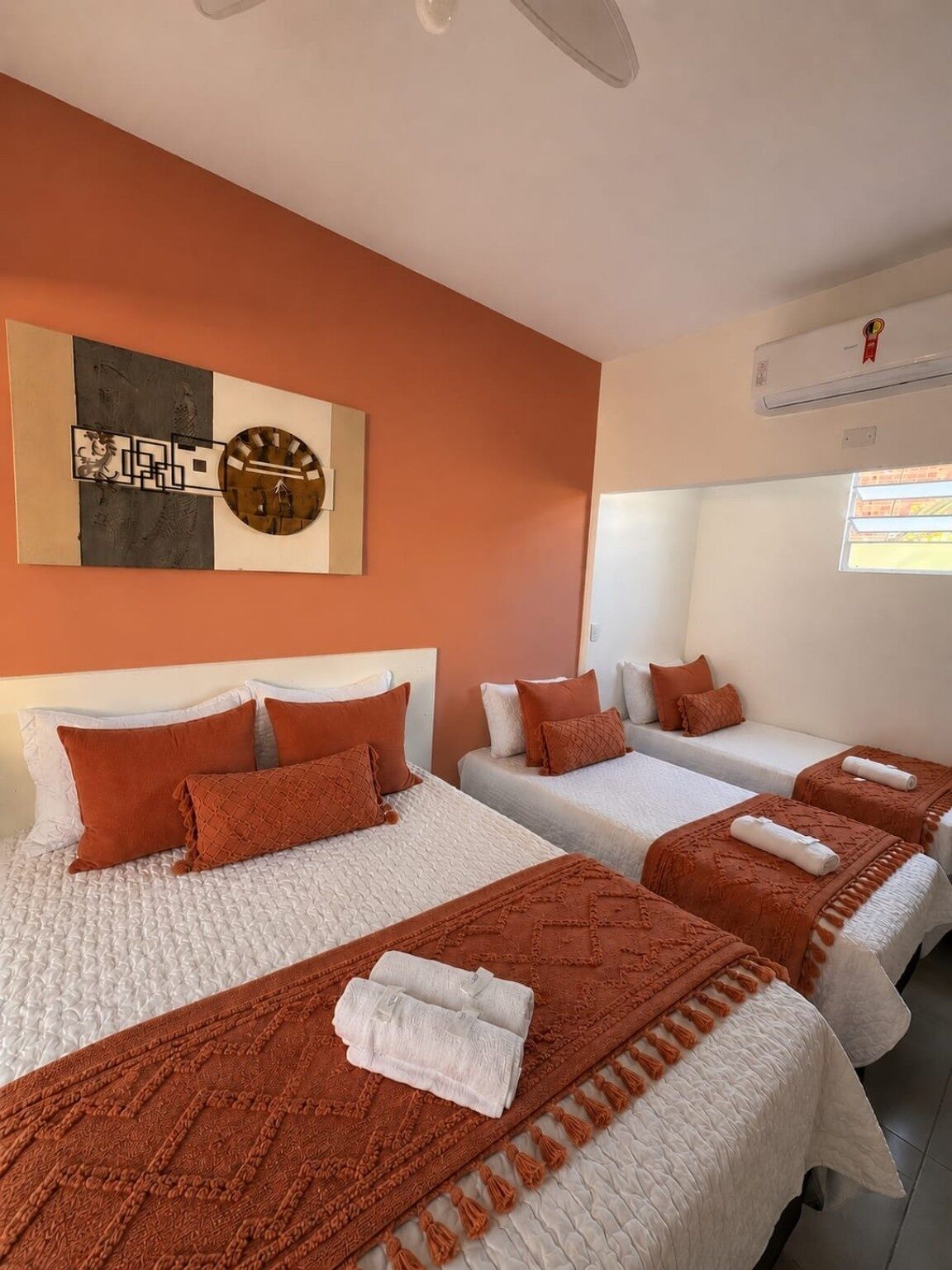 Habitación cuádruple Deluxe | Wifi gratis y ropa de cama 