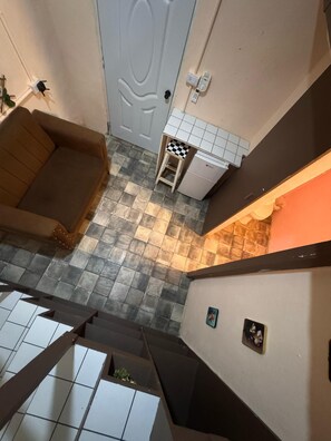 Habitación clásica, tina para personas con discapacidad, torre | Área de sala de estar