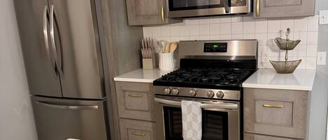 Coffee/tea maker, fridge, microwave, oven