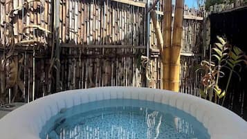 Bañera de hidromasaje exterior