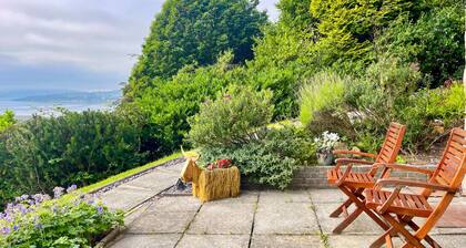 Lochview@33a | Family-Friendly with Beautiful Loch Views