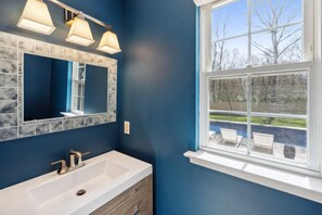 Interior - East Hampton Home w/Heated Pool & pizza oven (East Hampton)