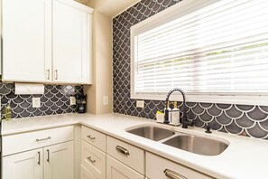 Private kitchen - Luxury 2BD Retreat, King Suite, Spa Baths, Pet Friendly, Near Downtown Raleigh (Raleigh)