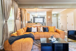 Living area - Luxury 2BD Retreat, King Suite, Spa Baths, Pet Friendly, Near Downtown Raleigh (Raleigh)