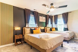 Iron/ironing board, Internet, bed sheets - Luxury 2BD Retreat, King Suite, Spa Baths, Pet Friendly, Near Downtown Raleigh (Raleigh)