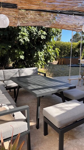 Outdoor dining - Vrbo Property (La Garde)
